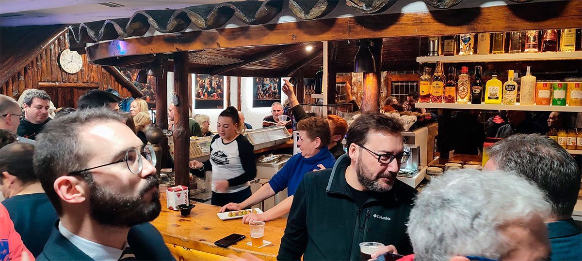 Interior de Bar La Cabaña, ideal para comer en Alcañiz